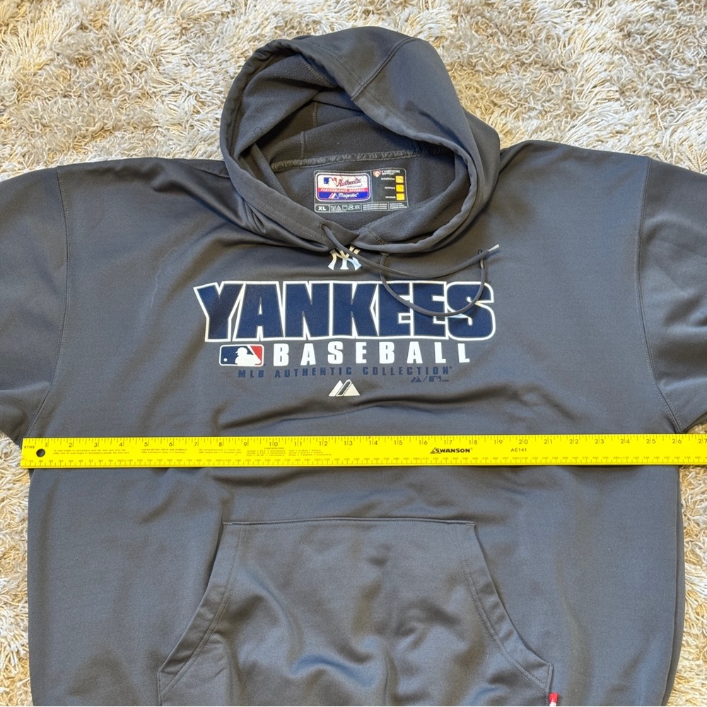 Majestic Gray Yankees Baseball Hoodie - Picture 5 of 5